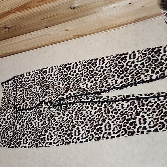 ZYIA Scrunch Butt leopard leggings size 4 - Picture 4 of 4